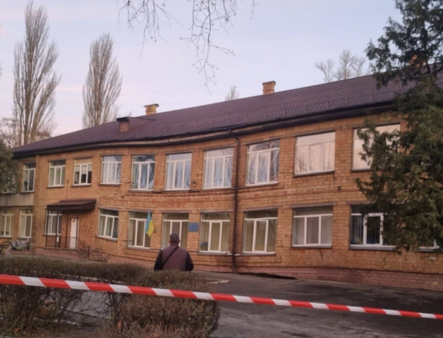 Будували укриття: в дитсадку в Києві просіла частина стіни Будували укриття: в дитсадку в Києві просіла частина стіни