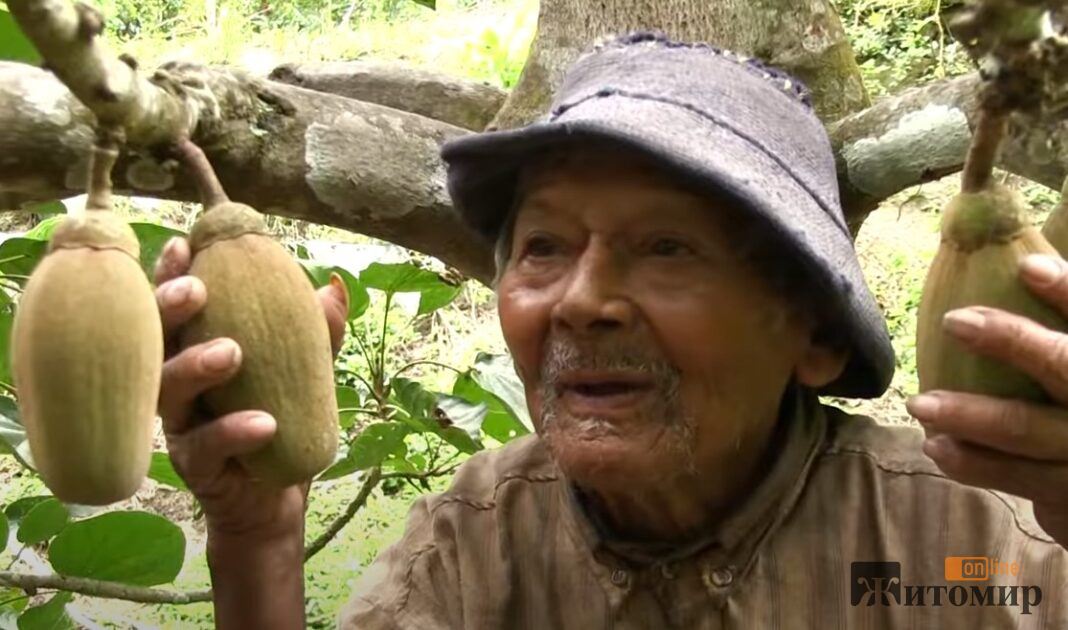 Tiny man who is just 43 tall thought to be worlds oldest person after turning 125