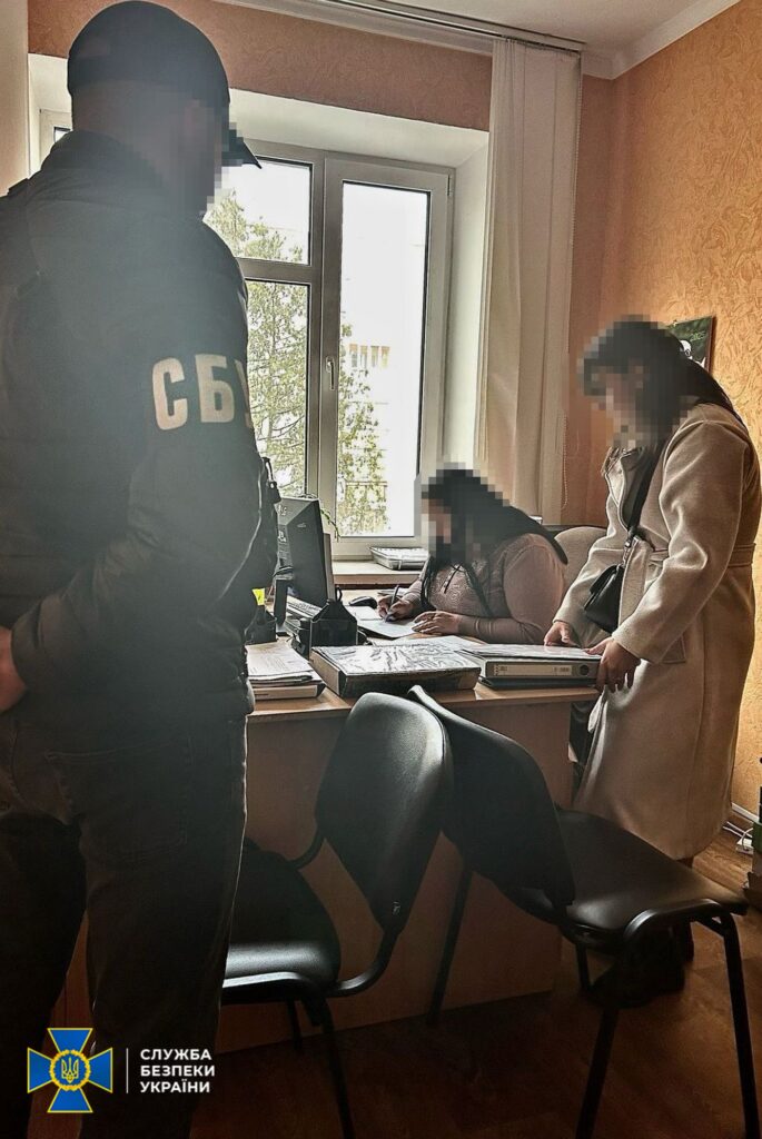 Посадовицю медзакладу на Житомирщині викрили на корупційних закупівлях за завищеними цінами. ФОТО - Події. Джерело: Zhitomir-OnLine Посадовицю медзакладу на Житомирщині викрили на корупційних закупівлях за завищеними цінами. ФОТО - фото №