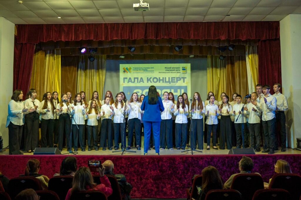 У Міському палаці культури відбувся гала-концерт фестивалю «ЗОРЯНІ НАДІЇ – 2025». ФОТО - Культура, Фоторепортаж. Джерело: Zhitomir-OnLine У Міському палаці культури відбувся гала-концерт фестивалю «ЗОРЯНІ НАДІЇ – 2025». ФОТО - фото №4