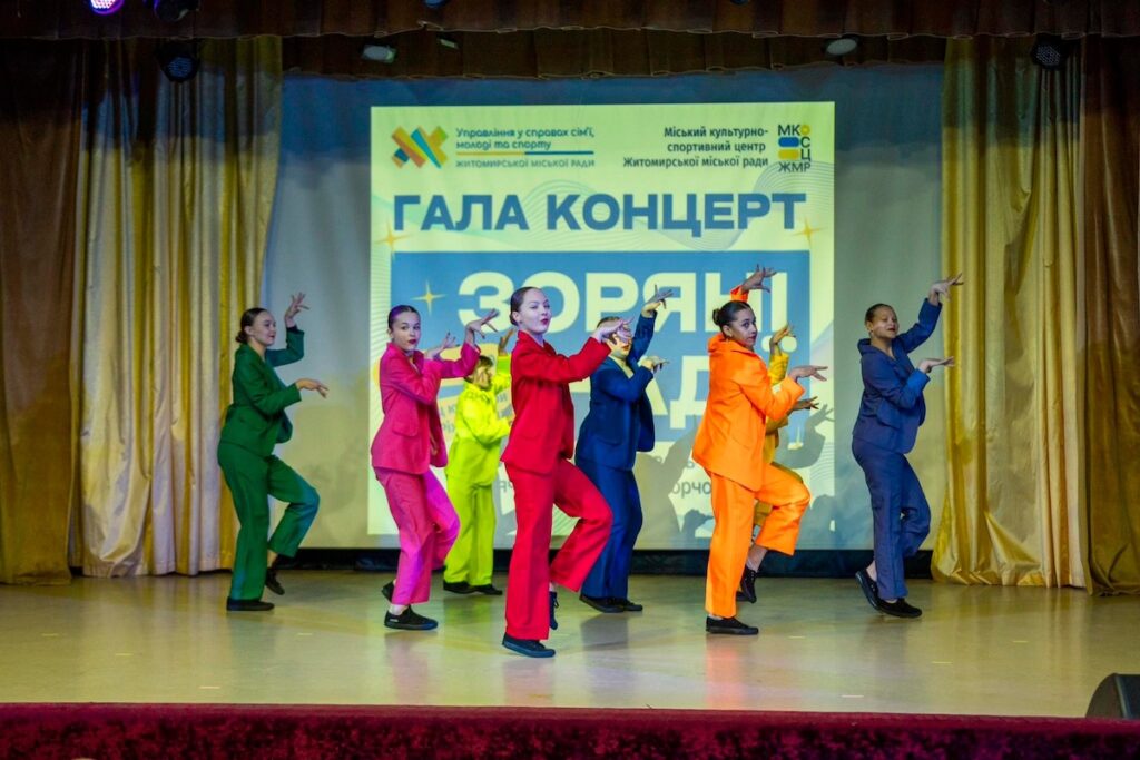 У Міському палаці культури відбувся гала-концерт фестивалю «ЗОРЯНІ НАДІЇ – 2025». ФОТО - Культура, Фоторепортаж. Джерело: Zhitomir-OnLine У Міському палаці культури відбувся гала-концерт фестивалю «ЗОРЯНІ НАДІЇ – 2025». ФОТО - фото №13