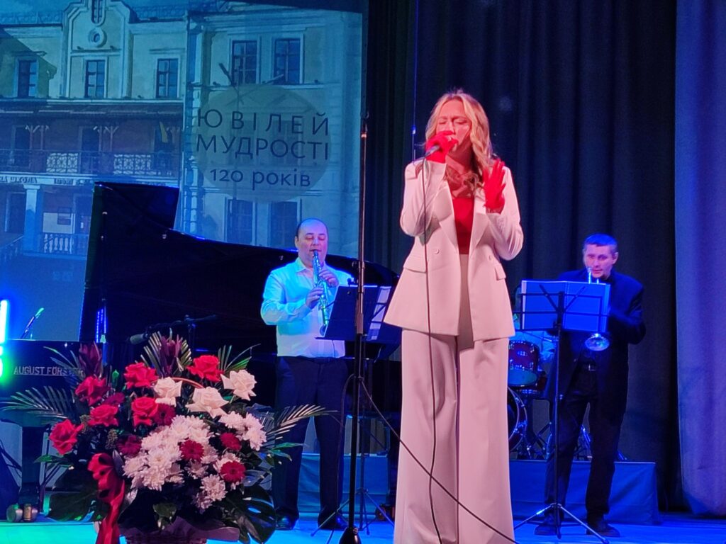 Житомирській першій музичній школі — 120 років: ювілей відзначили святом у філармонії - Культура, Події. Джерело: Zhitomir-OnLine Житомирській першій музичній школі — 120 років: ювілей відзначили святом у філармонії - фото №1