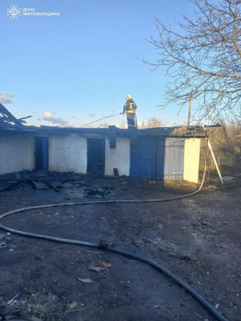 На Коростенщині під час пожежі травмувалась жінка - Події. Джерело: Zhitomir-OnLine На Коростенщині під час пожежі травмувалась жінка - фото №