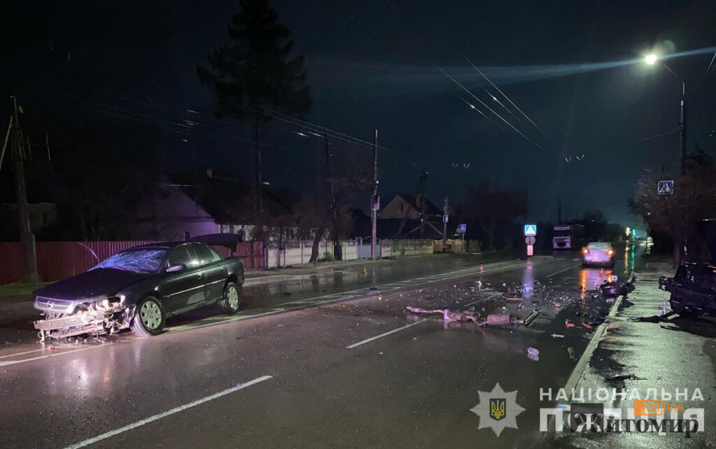 На Параджанова в Житомирі зіштовхнулись Land Rover та Opel: один керманич травмований - Події. Джерело: Zhitomir-OnLine На Параджанова в Житомирі зіштовхнулись Land Rover та Opel: один керманич травмований - фото №
