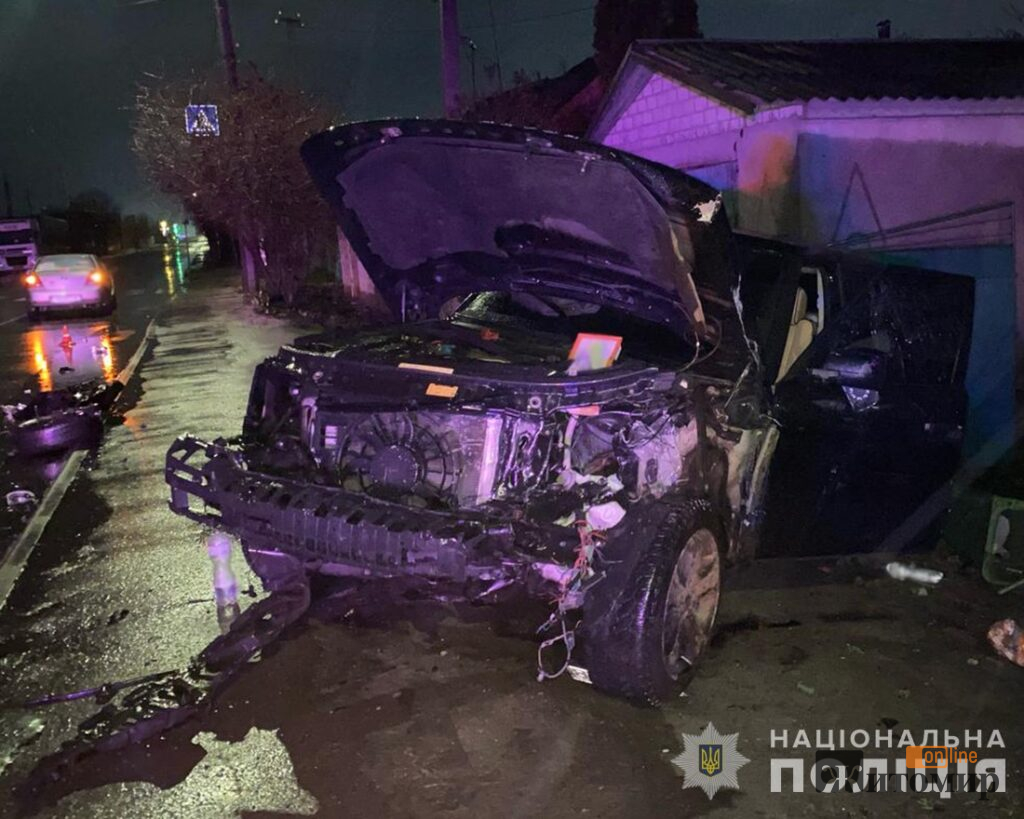 На Параджанова в Житомирі зіштовхнулись Land Rover та Opel: один керманич травмований - Події. Джерело: Zhitomir-OnLine На Параджанова в Житомирі зіштовхнулись Land Rover та Opel: один керманич травмований - фото №1