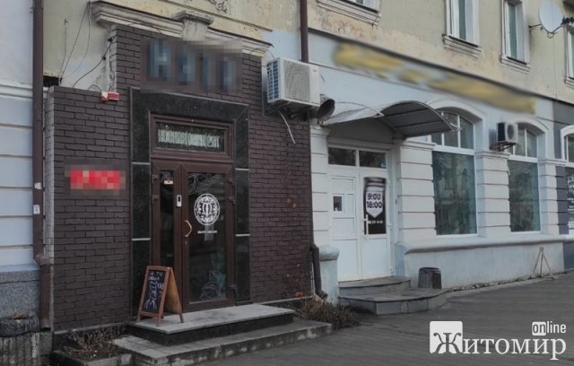 В одному з кафе в центрі Житомира неповнолітнім продавали алкоголь. ФОТО