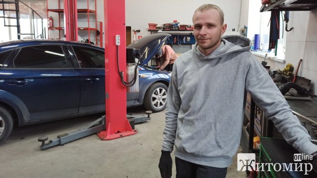 Син загиблого селищного голови Довбиша збирає кошти та відправляє авто на передову. ФОТО Син загиблого селищного голови Довбиша збирає кошти та відправляє авто на передову. ФОТО