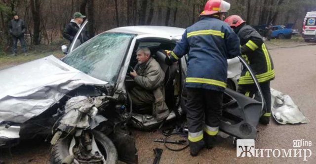 Неподалік Бердичева зіштовхнулись три автівки, п Неподалік Бердичева зіштовхнулись три автівки, п