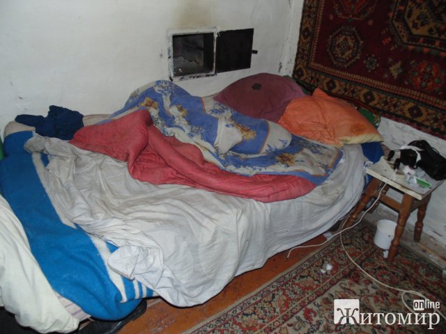 У селі на Житомирщині чоловік тяжко травмував ножем старшого брата. ФОТО У селі на Житомирщині чоловік тяжко травмував ножем старшого брата. ФОТО