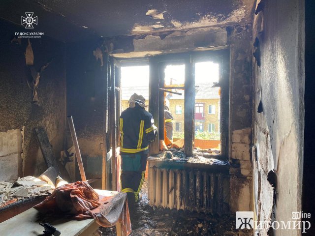 У селищі на Житомирщині через увімкнені електроприлади, які перевантажили мережу, горів житловий будинок. ФОТО У селищі на Житомирщині через увімкнені електроприлади, які перевантажили мережу, горів житловий будинок. ФОТО