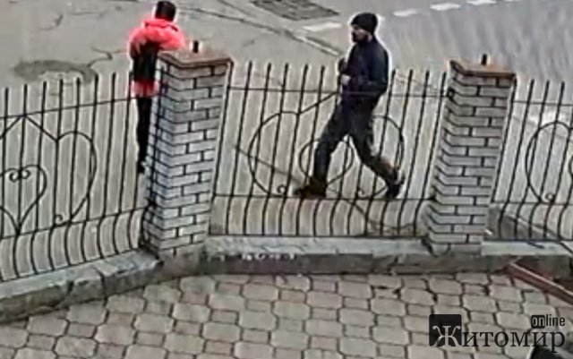У Житомирі затримали чоловіка, який нападав на дітей. ФОТО У Житомирі затримали чоловіка, який нападав на дітей. ФОТО