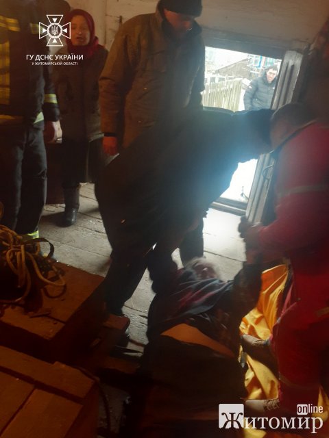 У селі на Овруччині жінка впала у 3-х метровий погріб У селі на Овруччині жінка впала у 3-х метровий погріб