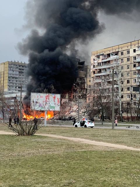 Росіяни влучили по багатоквартирному будинку в Дніпрі Росіяни влучили по багатоквартирному будинку в Дніпрі
