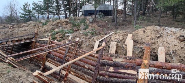 На півночі Житомирщини кордон з білоруссю зашивають окопами та заливають бетоном. ФОТО На півночі Житомирщини кордон з білоруссю зашивають окопами та заливають бетоном. ФОТО
