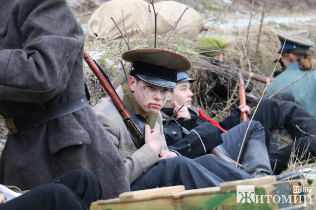 Учні одного з ліцеїв Житомира знімають відеокліп до річниці бою під Крутами. ФОТО Учні одного з ліцеїв Житомира знімають відеокліп до річниці бою під Крутами. ФОТО