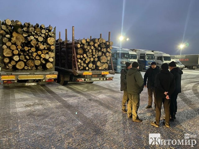 Житомирська область відправила деокупованій Херсонщині 60 кубометрів дров. ФОТО Житомирська область відправила деокупованій Херсонщині 60 кубометрів дров. ФОТО