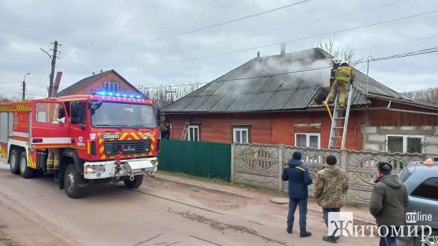 У місті Житомирської області горів житловий будинок. ФОТО
