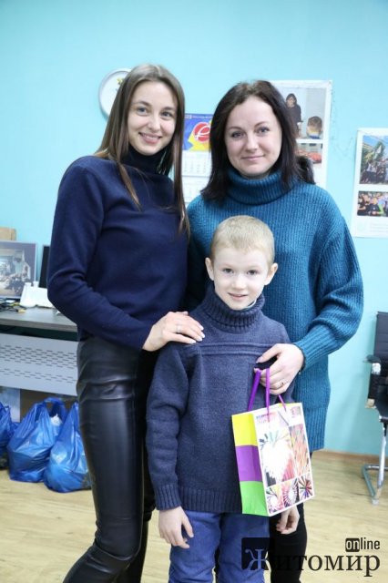 У Житомирі 8-річний хлопчик з Бахмута отримав вартісний слуховий апарат від небайдужих. ФОТО У Житомирі 8-річний хлопчик з Бахмута отримав вартісний слуховий апарат від небайдужих. ФОТО