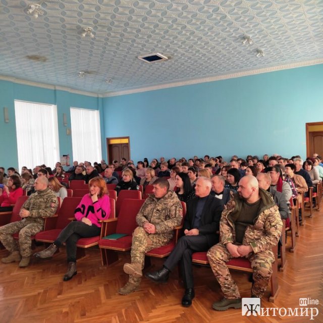 До Пулинської громади з концертом завітав оркестр житомирської 95-ї ОДШБр До Пулинської громади з концертом завітав оркестр житомирської 95-ї ОДШБр