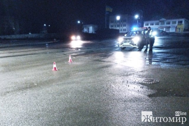 У Малині молода жінка на ВАЗ та без водійського збила 18-річну дівчину. ФОТО