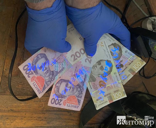 Овруцькі поліцейські затримали 18-річного наркодилера та посадили під домашній арешт. ФОТО Овруцькі поліцейські затримали 18-річного наркодилера та посадили під домашній арешт. ФОТО