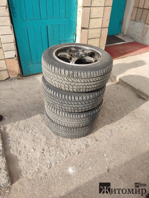 У Житомирі чоловік крав колеса з автівки жінки товариша, пояснюючи це поверненням боргу. ФОТО У Житомирі чоловік крав колеса з автівки жінки товариша, пояснюючи це поверненням боргу. ФОТО