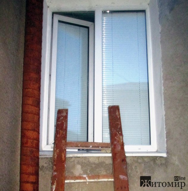 У Бердичеві затримали раніше судимого жителя Шепетівки, який втікав з чужої квартири. ФОТО У Бердичеві затримали раніше судимого жителя Шепетівки, який втікав з чужої квартири. ФОТО