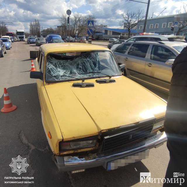 На перехресті в Житомирі зіштовхнулись ВАЗ та електровелосипед: є потерпілі. ФОТО На перехресті в Житомирі зіштовхнулись ВАЗ та електровелосипед: є потерпілі. ФОТО