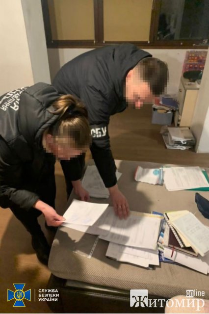 У Житомирі викрили «бізнесмена», який допомагав військовозобов’язаним виїжджати за кордон. ФОТО У Житомирі викрили «бізнесмена», який допомагав військовозобов’язаним виїжджати за кордон. ФОТО