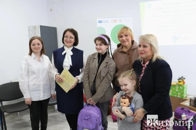 Житомирські діти-сироти отримали подарунки від австрійських родин. ФОТО