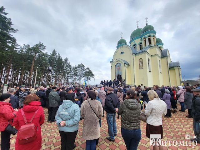 У Іршанську поліцейський зробив зауваження дітям за спів гімну Україну, бо У Іршанську поліцейський зробив зауваження дітям за спів гімну Україну, бо