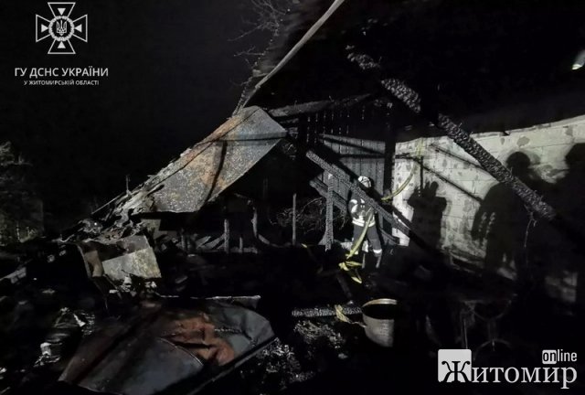 На Корбутівці в Житомирі горів будинок на двох господарів. ФОТО На Корбутівці в Житомирі горів будинок на двох господарів. ФОТО