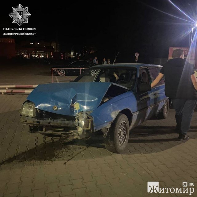 На Грушевського в Житомирі патрульні зупинили побитий Opel: водій їздив напідпитку. ФОТО На Грушевського в Житомирі патрульні зупинили побитий Opel: водій їздив напідпитку. ФОТО
