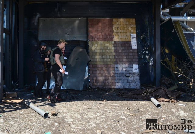Російські окупанти обстріляли єдиний працюючий гіпермаркет Херсона, є загиблі Російські окупанти обстріляли єдиний працюючий гіпермаркет Херсона, є загиблі
