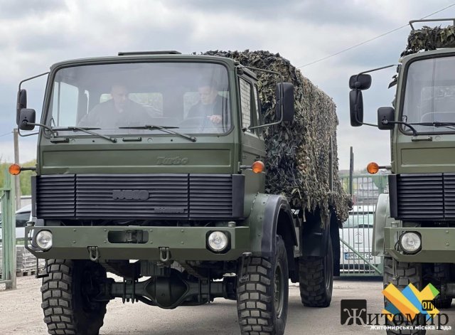 Військовим частинам, які базуються на Житомирщині, передали 4 вантажівки. ФОТО Військовим частинам, які базуються на Житомирщині, передали 4 вантажівки. ФОТО