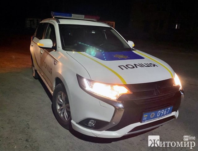На Звягельщині поліцейські зупинили ВАЗ за порушення ПДР: шофер був п