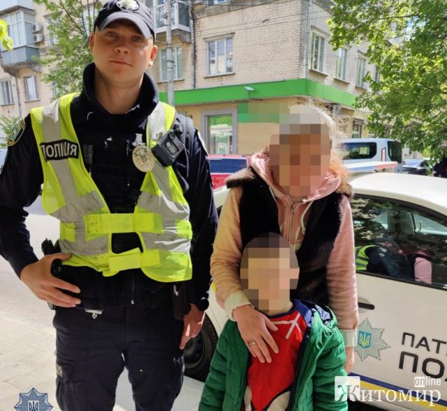 У Житомирі перехожі та патрульні допомогли 5-річному хлопчику повернутися до рідних У Житомирі перехожі та патрульні допомогли 5-річному хлопчику повернутися до рідних