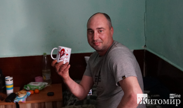 Військові, які лікуються у житомирському шпиталі, отримали 150 горняток з щиросердними побажаннями. ФОТО