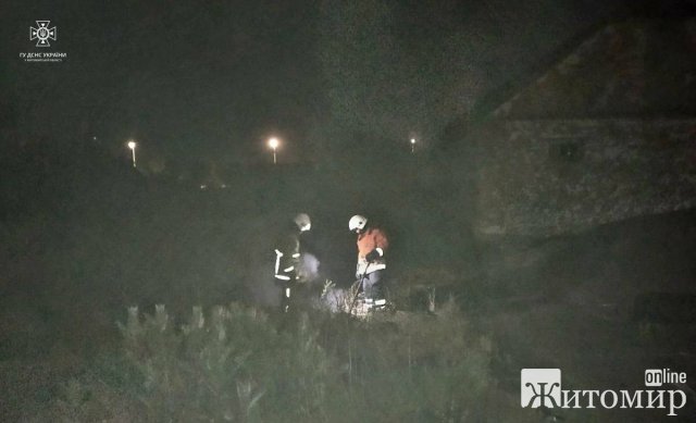 На півночі Житомирщини рятувальники гасили займання торфу. ФОТО На півночі Житомирщини рятувальники гасили займання торфу. ФОТО