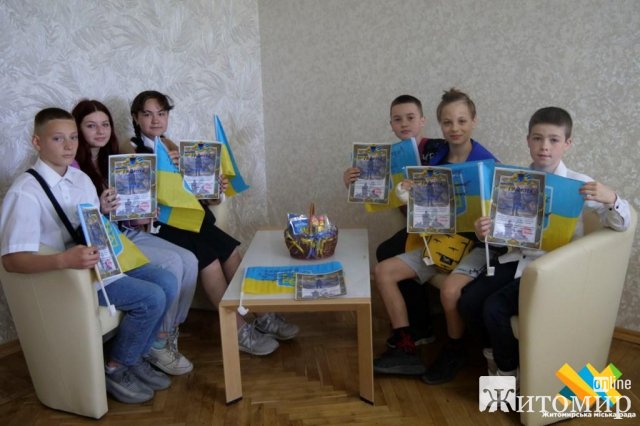 Семеро юних волонтерів з Житомира долучилися до збору коштів на авто для військових. ФОТО Семеро юних волонтерів з Житомира долучилися до збору коштів на авто для військових. ФОТО