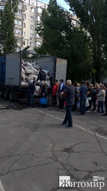 Постраждалі жителі Херсонщини отримали ще 80 тонн допомоги від Житомирщини Постраждалі жителі Херсонщини отримали ще 80 тонн допомоги від Житомирщини