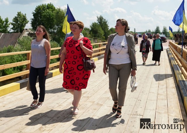 У селищі на півночі Житомирщини замість зруйнованого мосту відкрили тимчасову переправу. ФОТО У селищі на півночі Житомирщини замість зруйнованого мосту відкрили тимчасову переправу. ФОТО