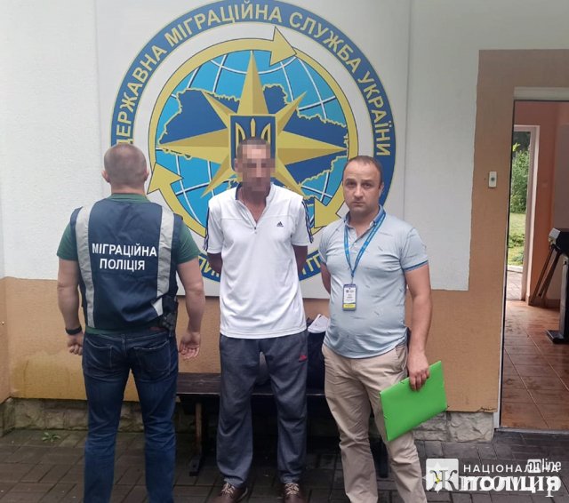 З України видворили білоруса та росіянина, які «відсиділи» у колоніях Житомирщини. ФОТО З України видворили білоруса та росіянина, які «відсиділи» у колоніях Житомирщини. ФОТО