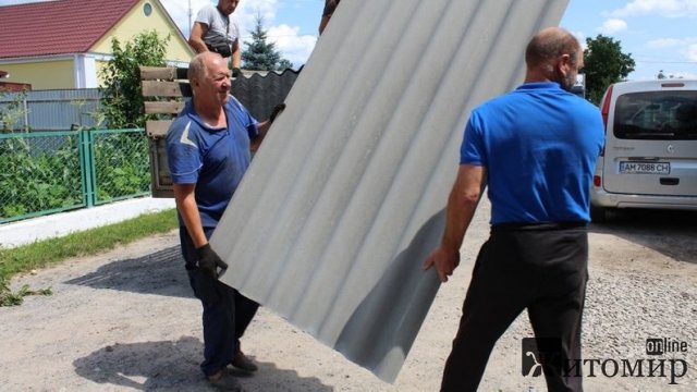 Наслідки шахедних ударів по Житомирщині: пошкоджені понад 500 будинків, поранені 17 людей. ФОТО Наслідки шахедних ударів по Житомирщині: пошкоджені понад 500 будинків, поранені 17 людей. ФОТО