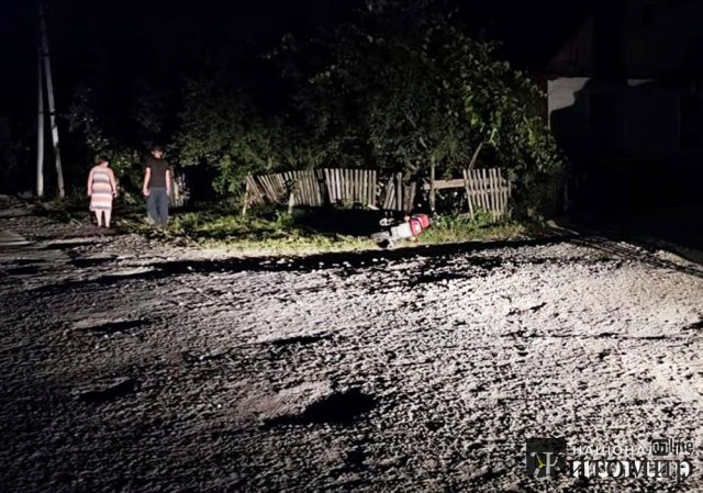 У селищі Звягельського району 15-річний мотоцикліст наїхав на 17-річну дівчину. ФОТО У селищі Звягельського району 15-річний мотоцикліст наїхав на 17-річну дівчину. ФОТО