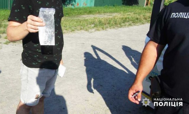 Був нетверезий та з наркотиками: на Звягельщині поліцейські зупинили водія-порушника. ФОТО Був нетверезий та з наркотиками: на Звягельщині поліцейські зупинили водія-порушника. ФОТО