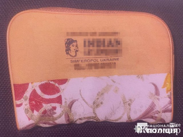 У Житомирі поки чоловік робив ремонт у чужій квартирі, то встиг прихопити із собою ювелірні вироби. ФОТО У Житомирі поки чоловік робив ремонт у чужій квартирі, то встиг прихопити із собою ювелірні вироби. ФОТО