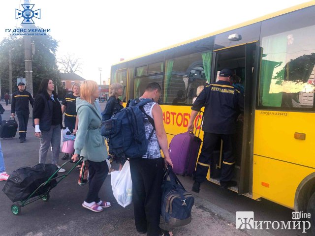 До Бердичева приїхали ще 10 вимушених переселенців з Донеччини. ФОТО До Бердичева приїхали ще 10 вимушених переселенців з Донеччини. ФОТО