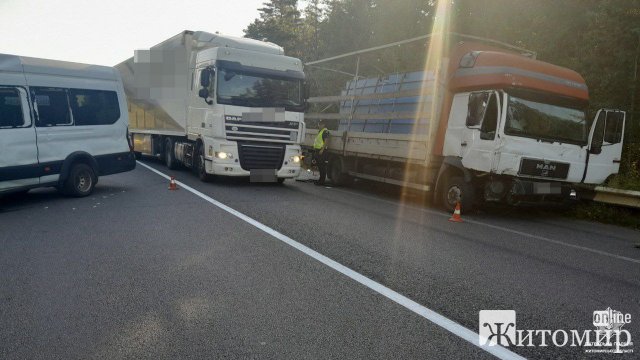 Зранку сталася ДТП між селами Глибочиця та Станишівка. ФОТО Зранку сталася ДТП між селами Глибочиця та Станишівка. ФОТО
