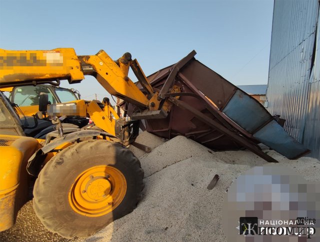 На території підприємства в Житомирській області загинули двоє чоловіків. ФОТО На території підприємства в Житомирській області загинули двоє чоловіків. ФОТО
